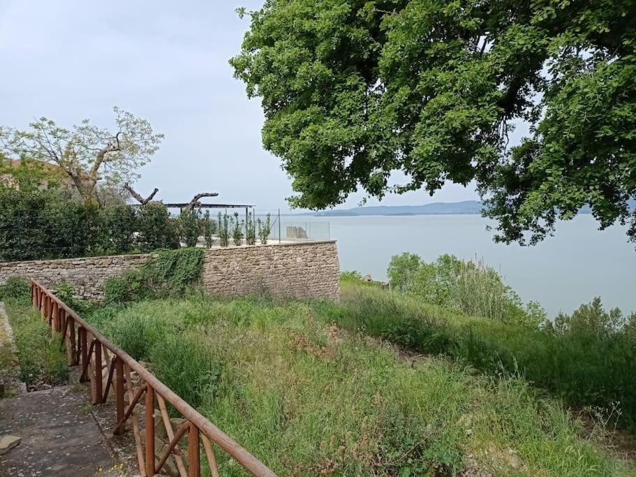 Вилла Il Borgo Antico Monte del Lago Экстерьер фото
