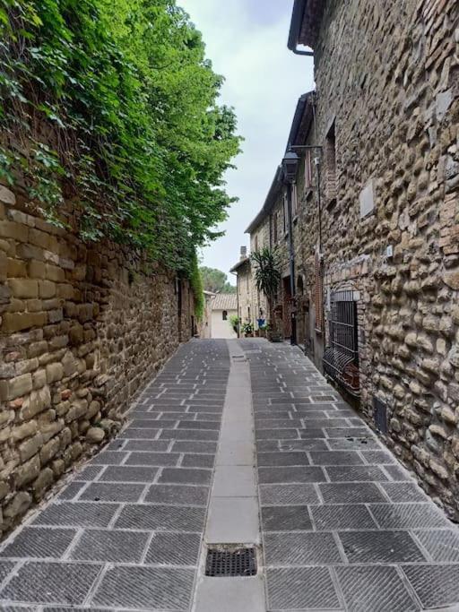Вилла Il Borgo Antico Monte del Lago Экстерьер фото