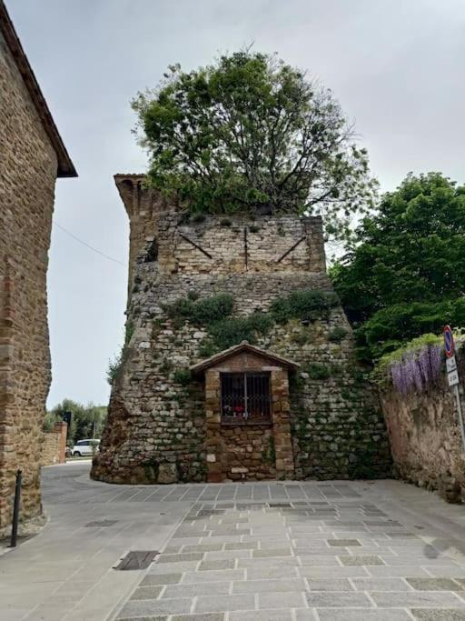 Вилла Il Borgo Antico Monte del Lago Экстерьер фото