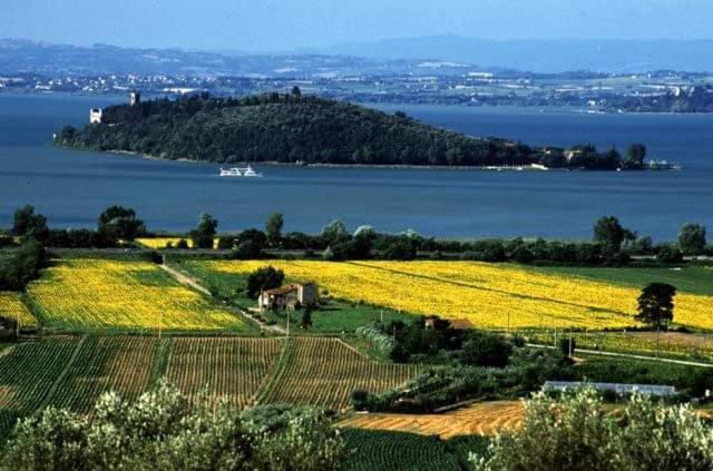 Вилла Il Borgo Antico Monte del Lago Экстерьер фото