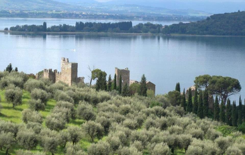 Вилла Il Borgo Antico Monte del Lago Экстерьер фото