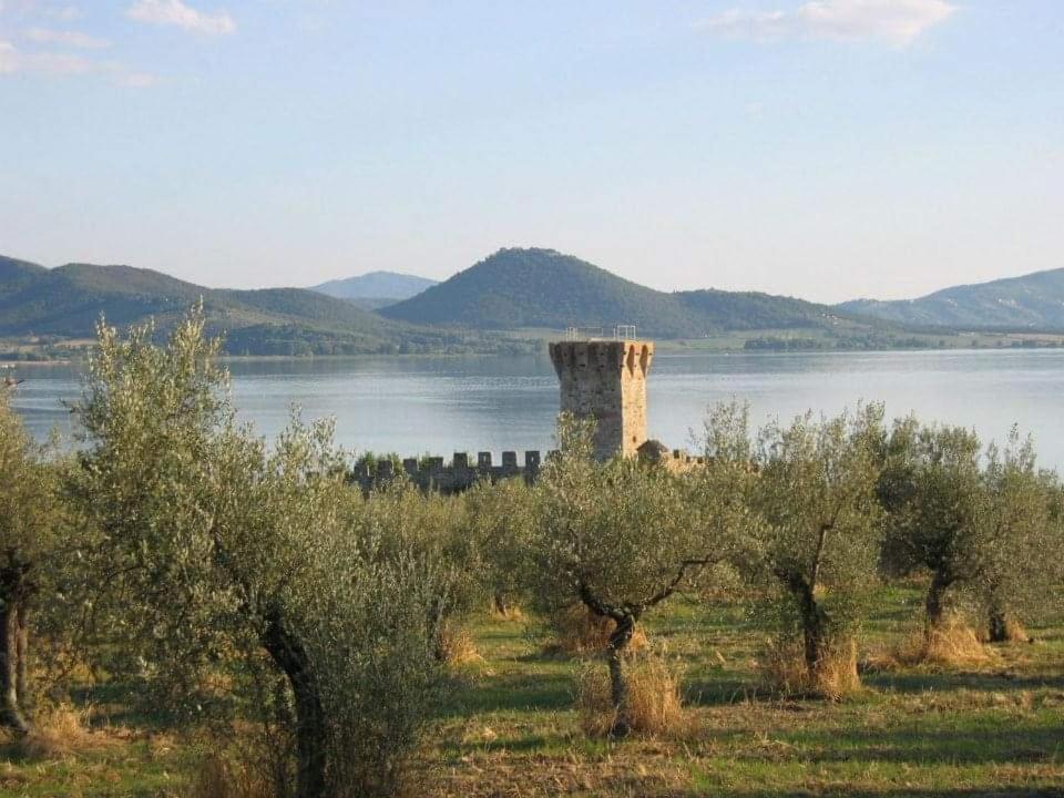 Вилла Il Borgo Antico Monte del Lago Экстерьер фото