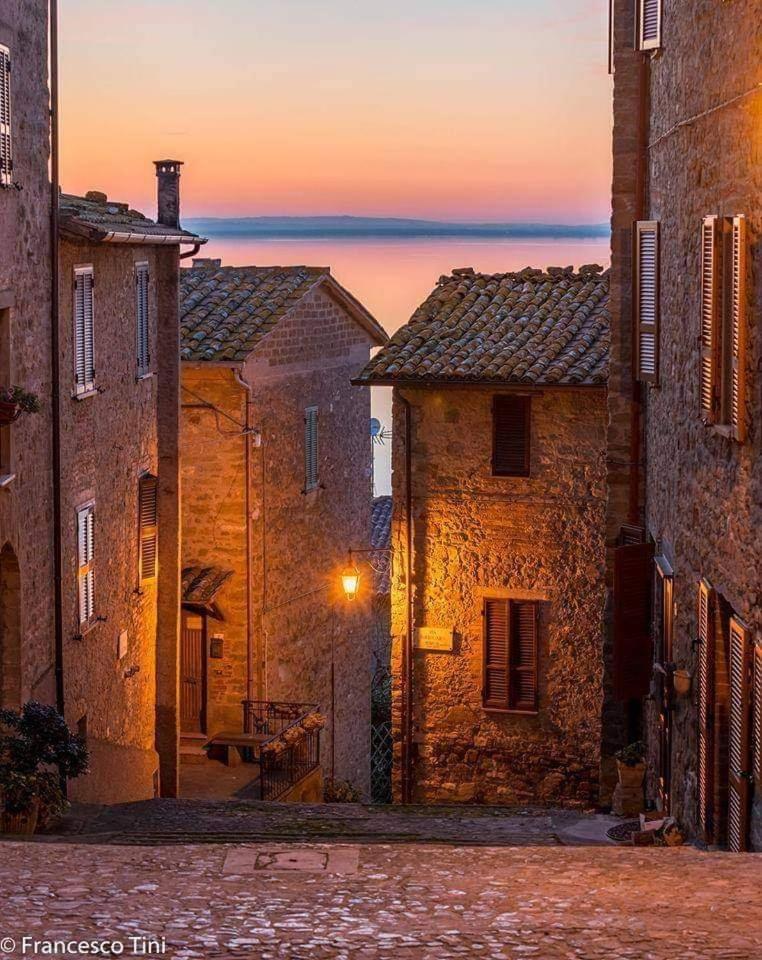 Вилла Il Borgo Antico Monte del Lago Экстерьер фото